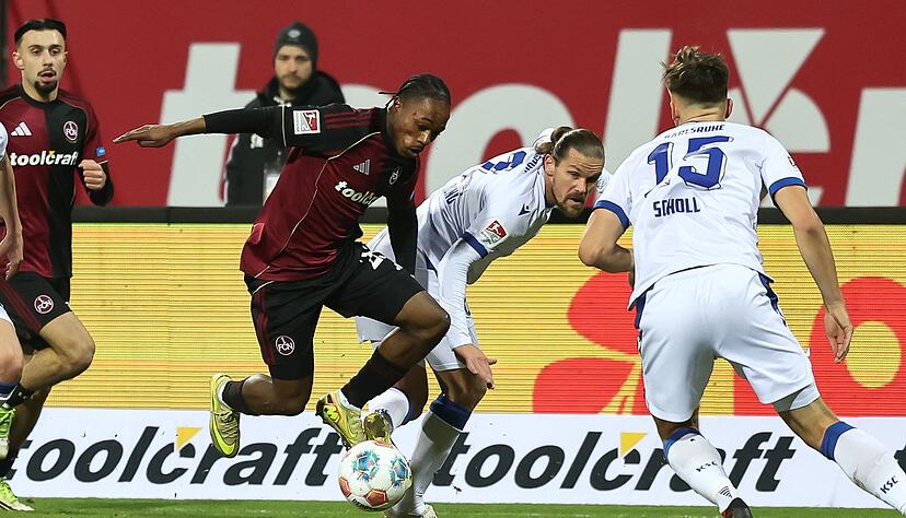 Mohamed Ali Zoma (l) bereitete dem Karlsruher SC permanent Probleme.