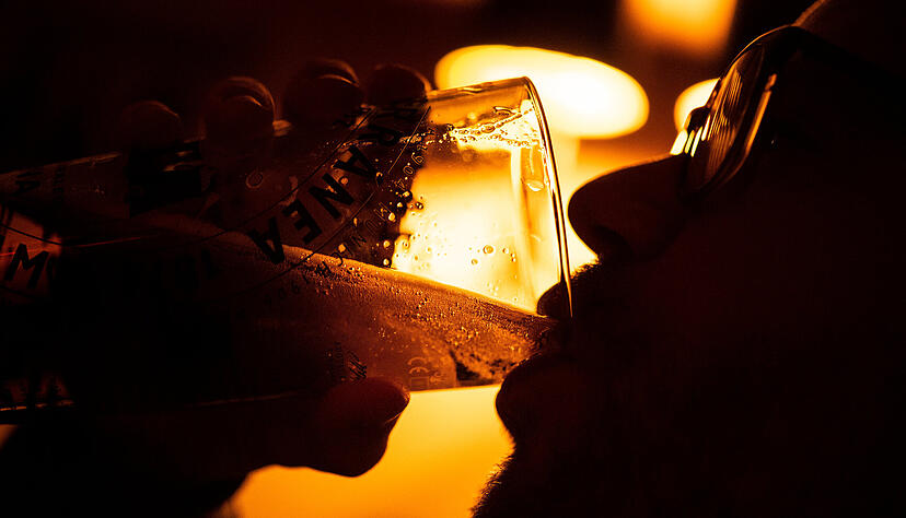 Auch (zu) viel getrunken? Im Januar wollen viele Menschen auf Alkohol verzichten - nicht allen fällt es leicht. Auch (zu) viel getrunken? Im Januar wollen viele Menschen auf Alkohol verzichten - nicht allen fällt es leicht.