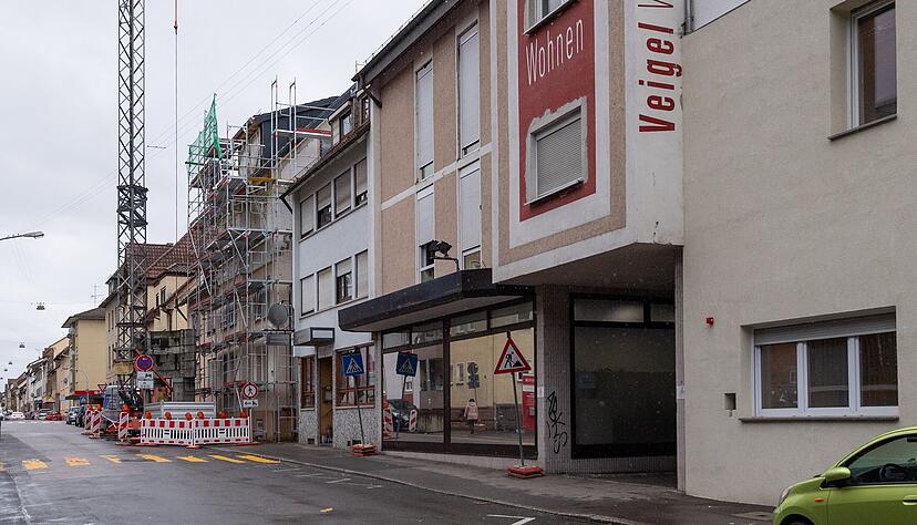 Wohnen im Möbelhaus: Die Stadt Heilbronn hat das ehemalige Möbelhaus Veigel zu einer Unterkunft für Flüchtlinge hergerichtet. Wohnen im Möbelhaus: Die Stadt Heilbronn hat das ehemalige Möbelhaus Veigel zu einer Unterkunft für Flüchtlinge hergerichtet.