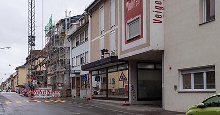 Wohnen im Möbelhaus: Die Stadt Heilbronn hat das ehemalige Möbelhaus Veigel zu einer Unterkunft für Flüchtlinge hergerichtet.
Foto: Mario Berger Wohnen im Möbelhaus: Die Stadt Heilbronn hat das ehemalige Möbelhaus Veigel zu einer Unterkunft für Flüchtlinge hergerichtet.
Foto: Mario Berger