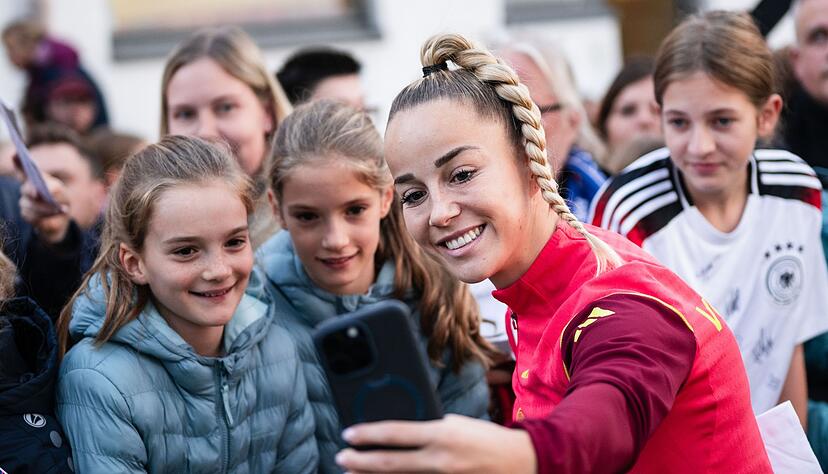 Da geht noch mehr: DFB-Kapitänin Giulia Gwinn hofft durch die Investitionen auf bessere Bedingungen in der Bundesliga. (Archivbild)