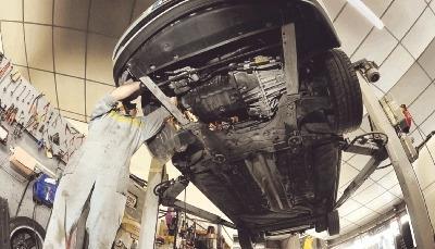 Wer eine eigene Autowerkstatt eröffnen möchte, braucht einen Meisterbrief. In der Region scheitern mehr als 40 Prozent der Prüflinge. Foto: Colourbox Wer eine eigene Autowerkstatt eröffnen möchte, braucht einen Meisterbrief. In der Region scheitern mehr als 40 Prozent der Prüflinge. Foto: Colourbox