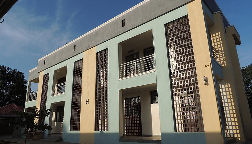 Das neue St. Thomas Operating Theatre and Laboratory Building in Nawanyago, einem kleinen Ort in Uganda. Finanziert wurde es von deutschen Spendengeldern.