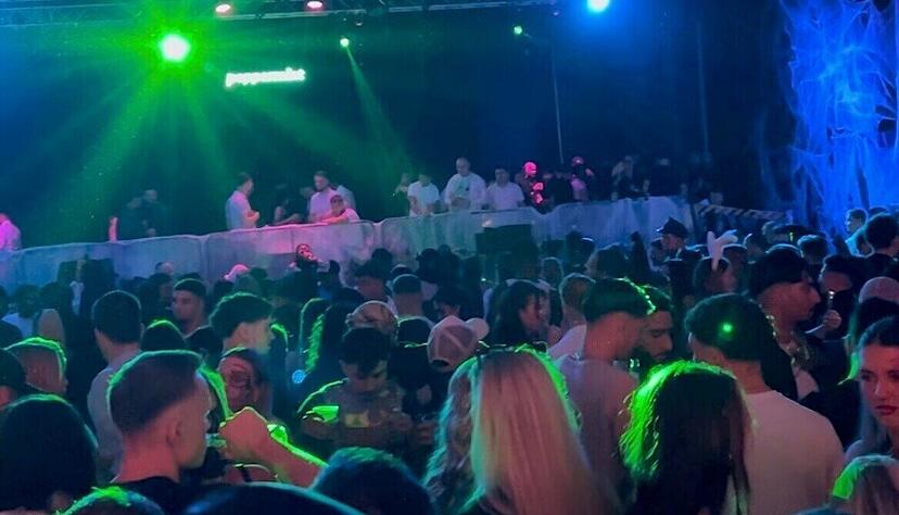 Zahlreiche Besucher sind 2024 zur Halloween-Party in der Heilbronner Harmonie geströmt.