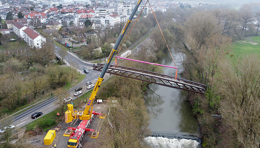 Die marode Brücke in Bad Friedrichshall-Kochendorf ist nun Geschichte.