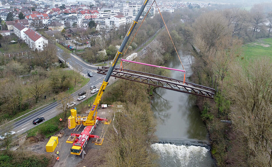 Die marode Brücke in Bad Friedrichshall-Kochendorf ist nun Geschichte.