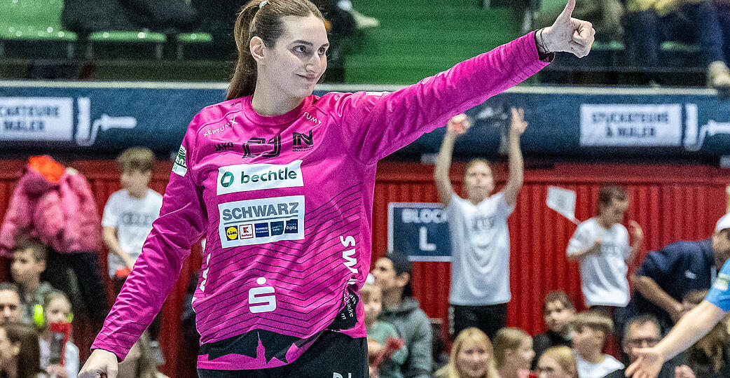 Daumen hoch: Lena Ivancok ist in den Playoffs auf Abschiedstour, will sich aber vor ihrem Wechsel zu JDA Dijon Handball bestm&ouml;glich aus Neckarsulm verabschieden.