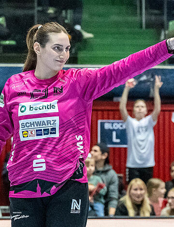 Daumen hoch: Lena Ivancok ist in den Playoffs auf Abschiedstour, will sich aber vor ihrem Wechsel zu JDA Dijon Handball bestm&ouml;glich aus Neckarsulm verabschieden.