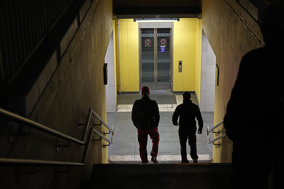Morgens um 5 Uhr am Bahnhof Bad Friedrichshall Morgens um 5 Uhr am Bahnhof Bad Friedrichshall