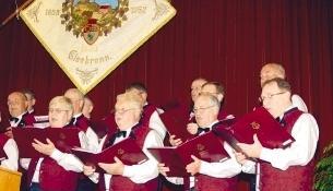 Mit Volksliedern und Schlagern begeisterten die Cleebronner Sänger, die in diesem Jahr ihren runden Geburtstag feiern.Foto: Werner Stuber
