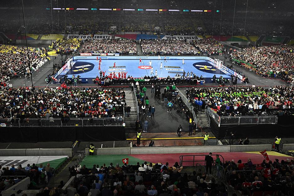 53.586 Zuschauer verfolgten den EM-Auftakt der DHB-Auswahl. Nie zuvor waren mehr Fans bei einem Hallen-Handballspiel dabei.