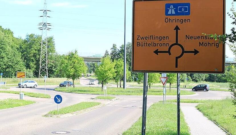 Der Großenhainer Ring in Öhringen ist der erste Kreisverkehr, der im Hohenlohekreis entstand. Baujahr: 1991.
F