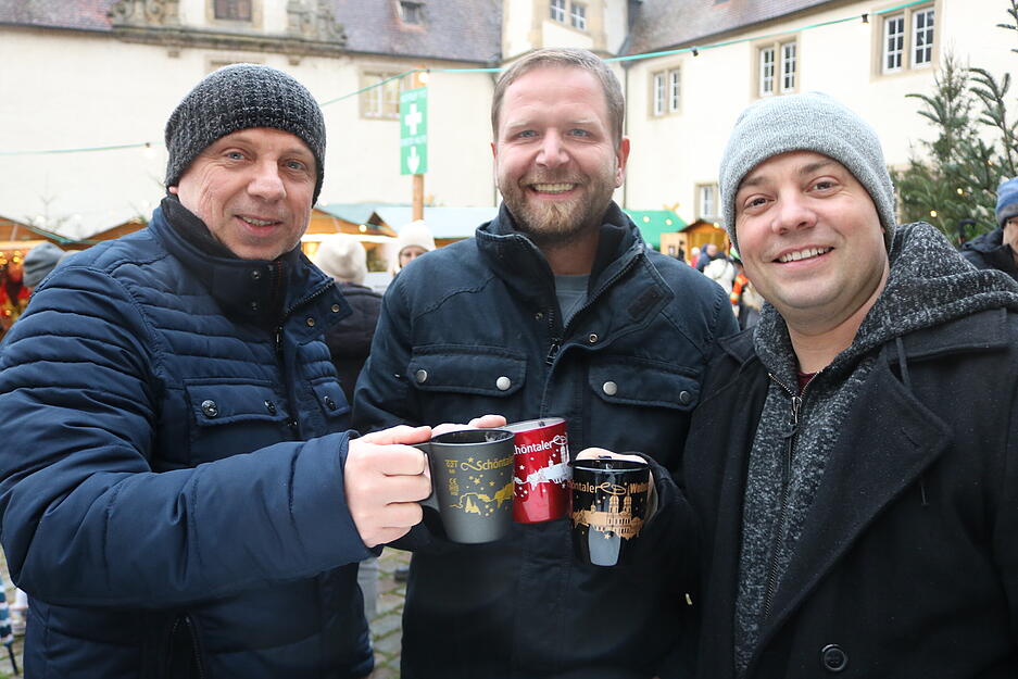 Köstliche Speisen und heiße Getränke laden zu gemütlichen Pausen im Klosterhof ein. Köstliche Speisen und heiße Getränke laden zu gemütlichen Pausen im Klosterhof ein.