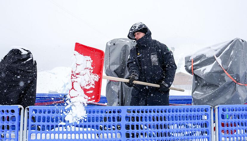 Heftiger Schneefall wirbelt bei den Winterspielen den Zeitplan in Livigno durcheinander.