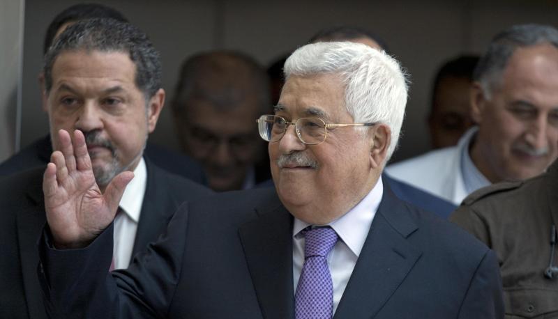 Mahmud Abbas, Präsident der Palästinensischen Autonomiebehörde, schaut sich das WM-Finale im Stadion an.