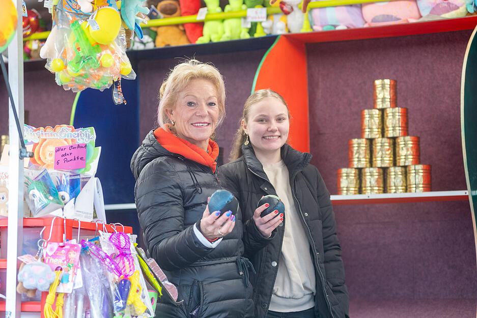 Neben &uuml;blichen Verkaufsst&auml;nden gibt es auch einige Attraktionen und einen Funpark.