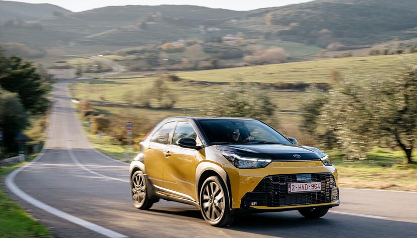 Die Sinne frisch geschärft: Auch beim Ausflug auf die Landstraße macht der Aygo eine gute Figur. Die Sinne frisch geschärft: Auch beim Ausflug auf die Landstraße macht der Aygo eine gute Figur.