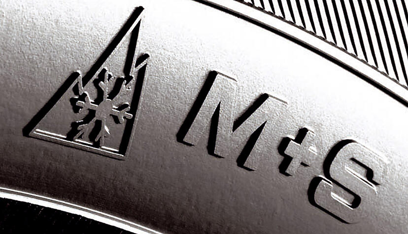 Das "Alpine"- neben dem "M+S"-Symbol. Das "Alpine"- neben dem "M+S"-Symbol.