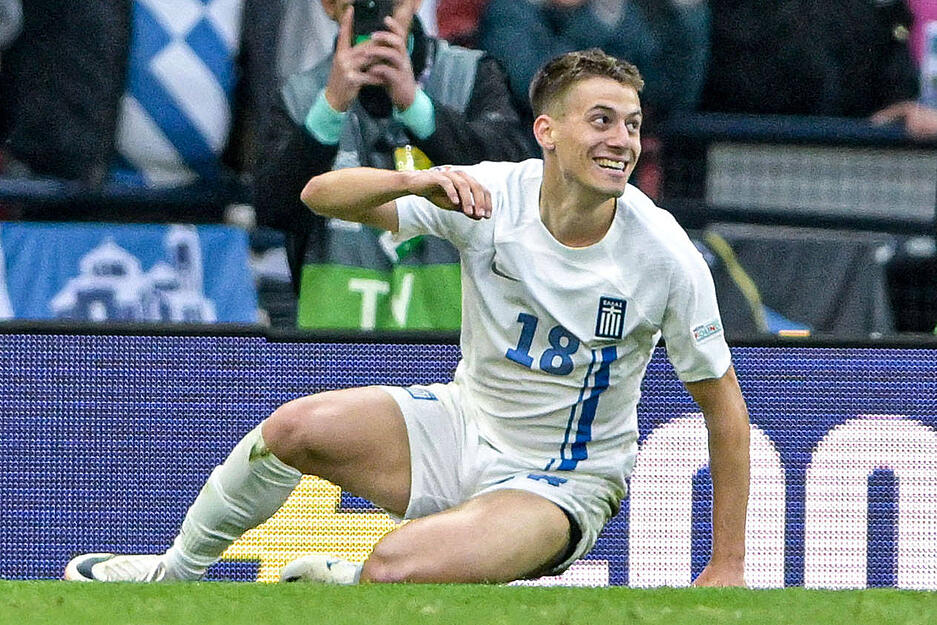 Für die Nationalmannschaft Griechenlands lief Konstantelias bereits 13-mal auf und erzielte vier Tore.