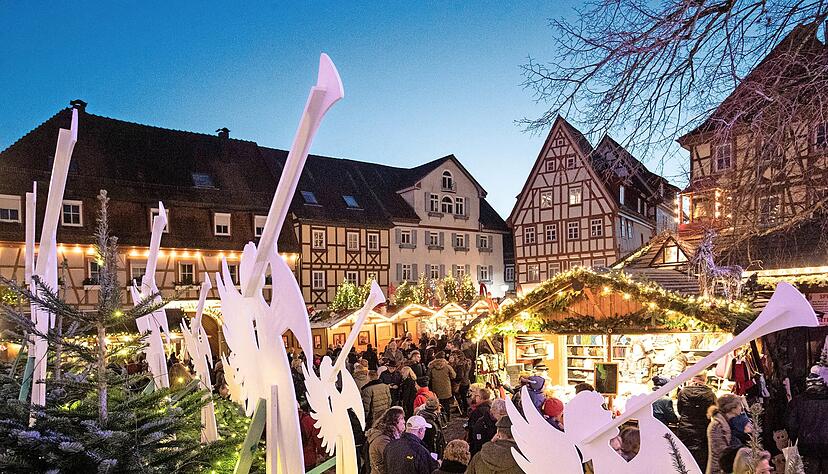 So dicht wie 2019 werden die Buden auf dem Weihnachtsmarkt in diesem Jahr nicht stehen. Foto: Archiv/Veigel So dicht wie 2019 werden die Buden auf dem Weihnachtsmarkt in diesem Jahr nicht stehen. Foto: Archiv/Veigel