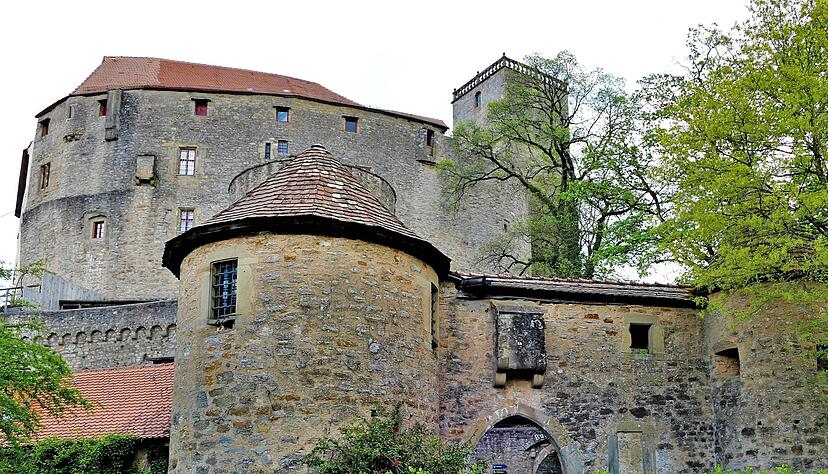 Der Eingang zur beeindruckenden Burg Guttenberg, die seit 800 Jahren in Familienbesitz ist.