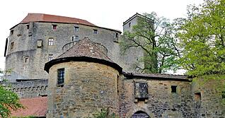 Der Eingang zur beeindruckenden Burg Guttenberg, die seit 800 Jahren in Familienbesitz ist.