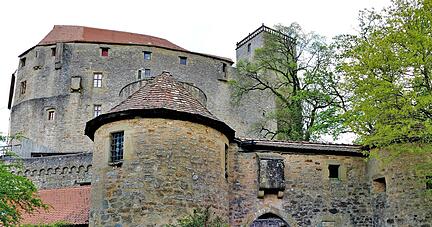 Der Eingang zur beeindruckenden Burg Guttenberg, die seit 800 Jahren in Familienbesitz ist.