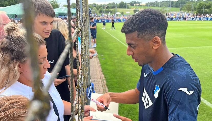 Bernardo, Neuzugang der TSG Hoffenheim, beim Trainingsauftakt. Bernardo, Neuzugang der TSG Hoffenheim, beim Trainingsauftakt.