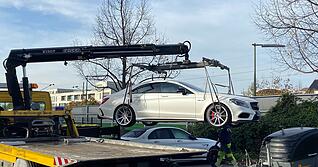 Die Polizei nimmt den Mercedes am 31.Oktober in ihren Besitz.