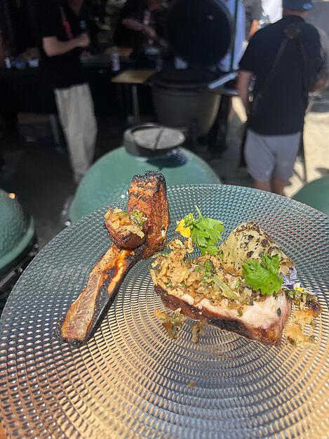 Die Black Pearl BBQ Crew hat am Wochenende an der BBQ-WM in Stuttgart teilgenommen. Auf dem Speiseplan stand unter anderem Schwein mit Knochen.