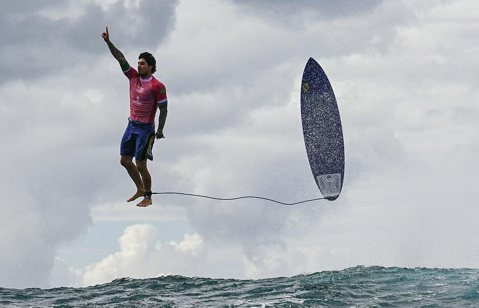 Der Brasilianer Gabriel Medina erreichte eine 9,9 als Wertung beim Surfen auf Tahiti. Dabei entstand dieses Foto.
