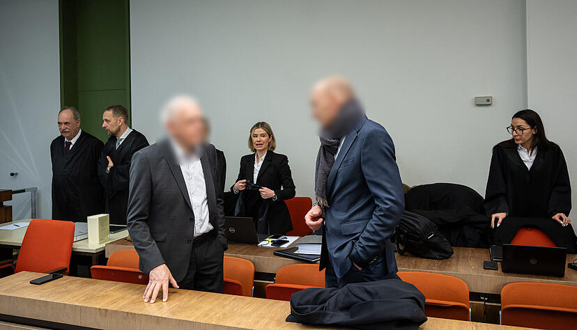 Ein Bild vom Prozessauftakt Anfang Februar: Nun hat es mit Unterbrechungen fast zwei Monate gedauert, bis die Anklageschrift verlesen war.