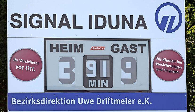 Zu viel für die neue Anzeigetafel im Otto-Meister-Stadion. Für den zehnten Treffer des SV Allmersbach hatte es keinen Platz mehr.
Foto: Marc Schmerbeck Zu viel für die neue Anzeigetafel im Otto-Meister-Stadion. Für den zehnten Treffer des SV Allmersbach hatte es keinen Platz mehr.
Foto: Marc Schmerbeck