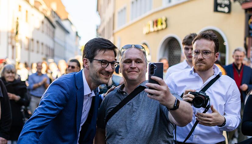 Horn wurde mit viel Jubel auf dem Rathausplatz empfangen.