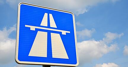 Es gibt zwei Möglichkeiten, den Ausbau von Autobahnen zu finanzieren: konventionell über den Staatshaushalt oder als privates Projekt. 
Foto: mhp/stock.adobe.com