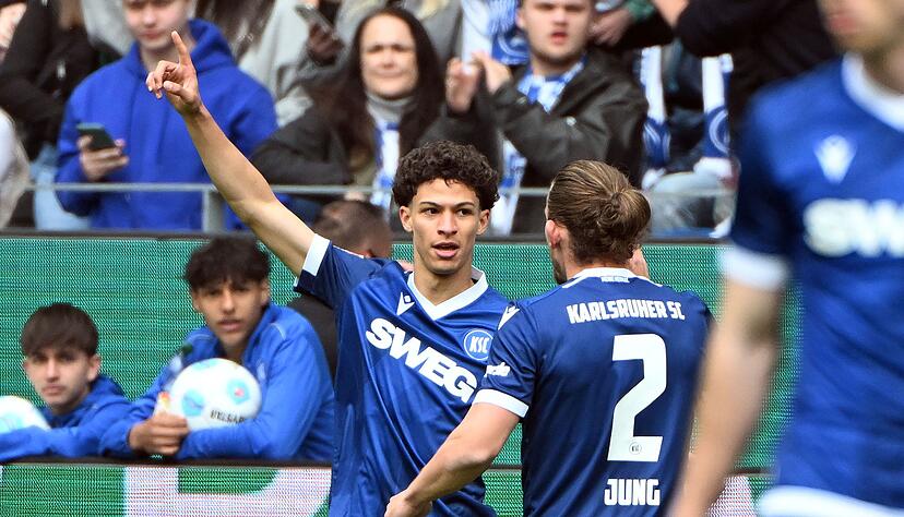 Einziger KSC-Torschütze: Louey Ben Farhat (l) Einziger KSC-Torschütze: Louey Ben Farhat (l)