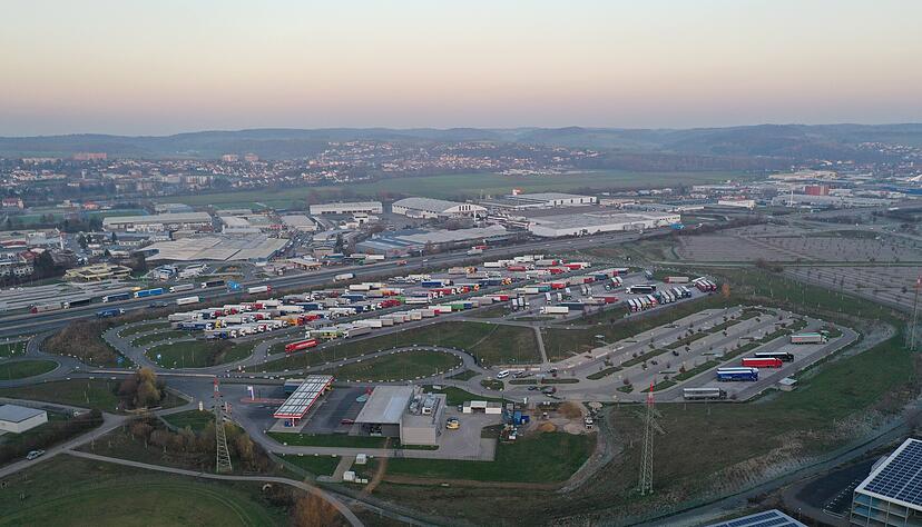 An der A6 bei Sinsheim stehen Tankstelle, Raststätte und Parkplätze zur Verfügung − wie auch bei den Anlagen Wunnenstein, Hohenlohe und Jagsttal.
Foto: Matthias Bitsch An der A6 bei Sinsheim stehen Tankstelle, Raststätte und Parkplätze zur Verfügung − wie auch bei den Anlagen Wunnenstein, Hohenlohe und Jagsttal.
Foto: Matthias Bitsch