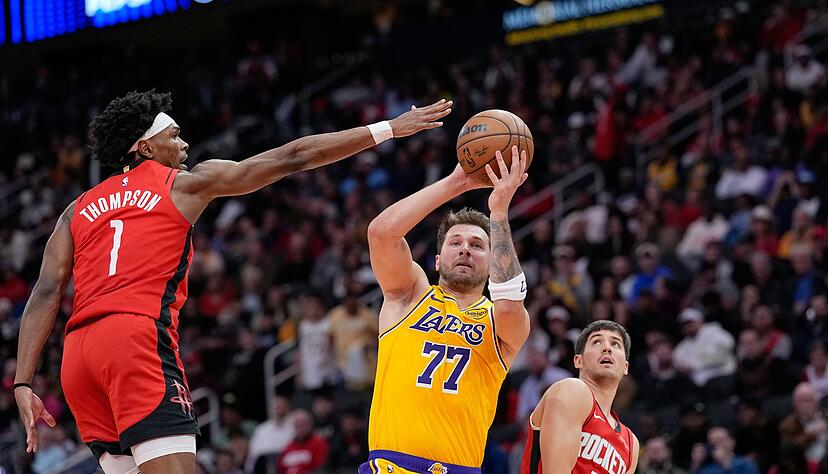 Luika Doncic dominierte gegen die Rockets mit 36 Punkten. Luika Doncic dominierte gegen die Rockets mit 36 Punkten.