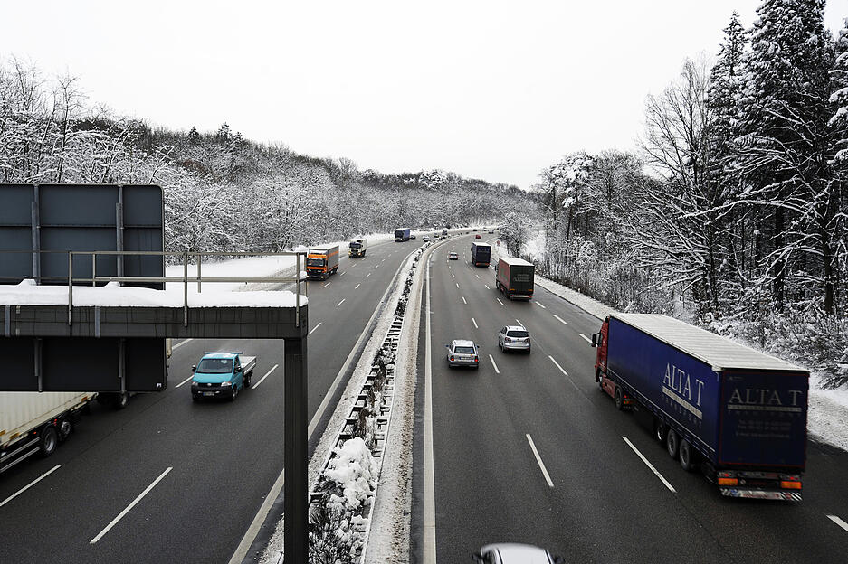 Februar 2015: Blick auf die Autobahn A 81 bei Untergruppenbach. Februar 2015: Blick auf die Autobahn A 81 bei Untergruppenbach.