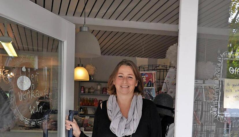 Die Tage des Ladens sind gezählt: Monika Schneider vor dem Muki.Foto: Kostner Die Tage des Ladens sind gezählt: Monika Schneider vor dem Muki.Foto: Kostner