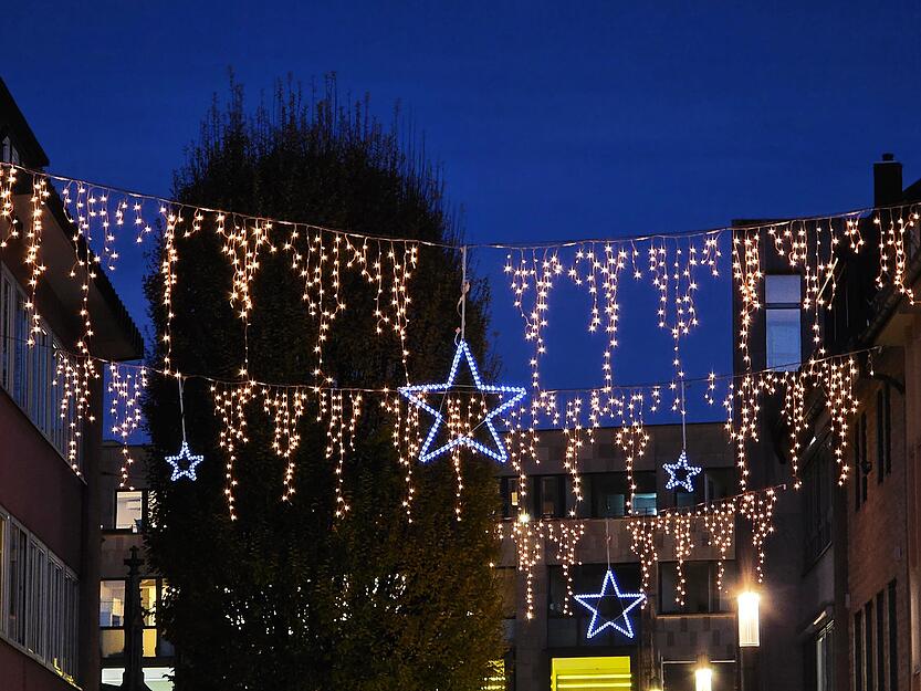 Die Innenstadt ist schon seit einigen Wochen weihnachtlich geschm&uuml;ckt.