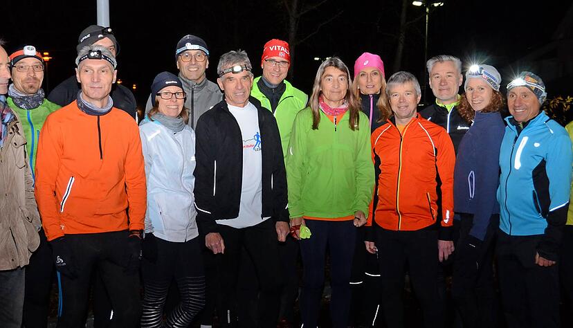 Seit über 20 Jahren gehen die Lampenläufer bei Wind und Wetter auf die Strecke. Wolfgang Steck (links) hat die Laufgruppe zusammen mit Hans-Jürgen Meier ins Leben gerufen.
Foto: Josef Staudinger Seit über 20 Jahren gehen die Lampenläufer bei Wind und Wetter auf die Strecke. Wolfgang Steck (links) hat die Laufgruppe zusammen mit Hans-Jürgen Meier ins Leben gerufen.
Foto: Josef Staudinger