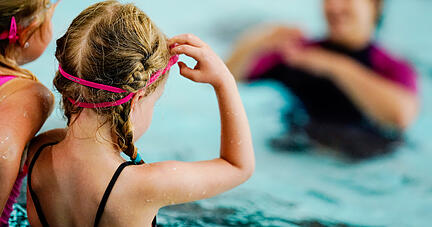 Die Schwimmausbildung fand in Corona-Zeiten kaum noch statt. Jetzt sind die Wartelisten lang und es drohen weitere Einschränkungen in den Bädern.