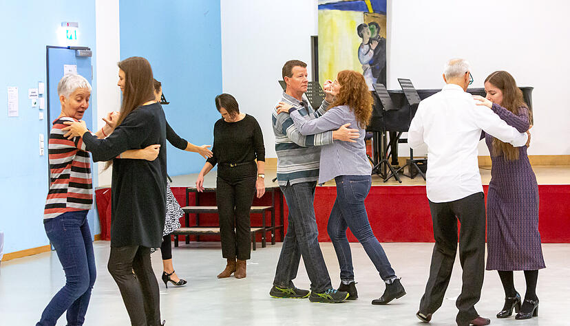 Elegant, leidenschaftlich, herausfordernd: Einen Schnupperkurs im Tangotanzen gab es in der St&auml;dtischen Musikschule.