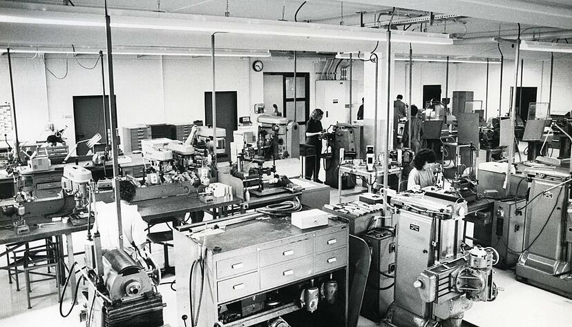 Die meisten Produkte von Beyerdynamic werden nach wie vor am Stammsitz in Heilbronn produziert (hier ein Foto aus dem Jahr 1991)