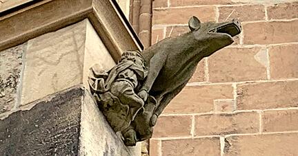In rund sieben Meter Höhe hängt die "Judensau"-Skulptur an der Ritterstiftskirche St. Peter in Bad Wimpfen. Foto: Plapp-Schirmer, Ulrike In rund sieben Meter Höhe hängt die "Judensau"-Skulptur an der Ritterstiftskirche St. Peter in Bad Wimpfen. Foto: Plapp-Schirmer, Ulrike