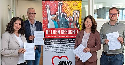 Androniki Petsos, Achim Bocher (links), Vereinsvorsitzende Tanja Ochs und Tobias Schumacher haben die Vereinbarung zur Energiehilfe unterzeichnet.
Foto: Mario Berger