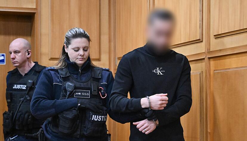 Der Mann steht er unter anderem wegen versuchten Mordes und Freiheitsberaubung vor Gericht.