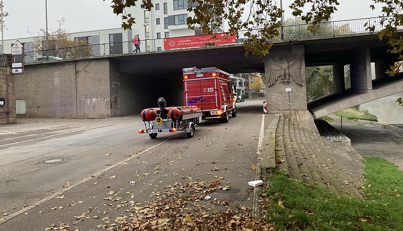 Die Berufsfeuerwehr Heilbronn hat Freitagmorgen einen Mann aus dem Neckar gerettet. Foto: Berufsfeuerwehr Heilbronn