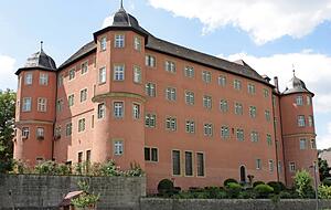 Andere Perspektive, aber eindeutig das gleiche Gebäude. Heute ist hier das Künzelsauer Schlossgymnasium zu Hause.
Foto: Archiv/Doll